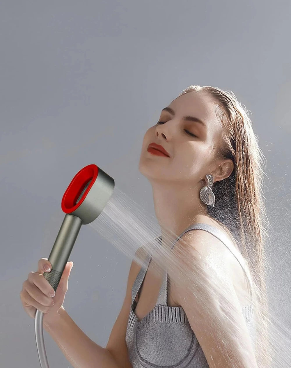 pommeau de douche design avec filtre anti chlore et filtre parfumé et un filtre parfumé