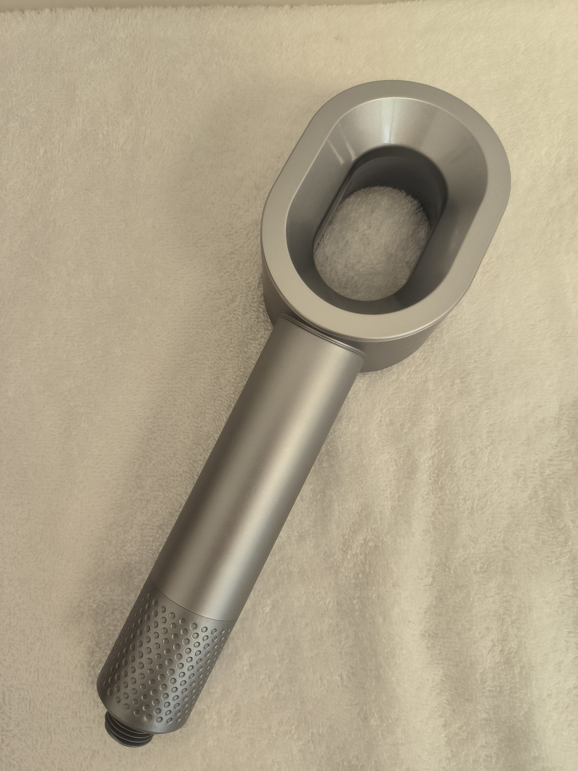 pommeau douche design gris avec filtre intégré anti chlore et calcaire 
